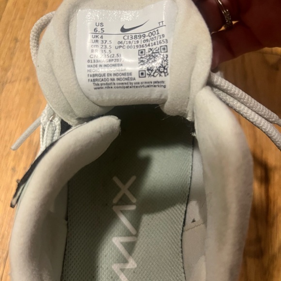 Women’s Nike Airmax 270 React - Picture 3 of 7